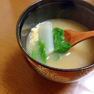 かぶとかぶの葉と油揚げのお味噌汁